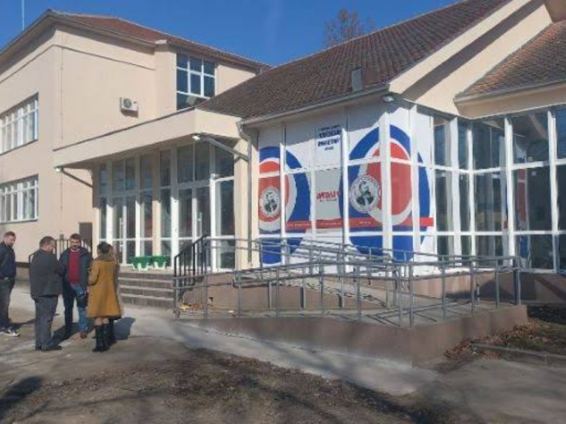 190 MILIONA ZA REKONSTRUKCIJU, A ŠKOLA VEĆ POD VODOM: Gimnazija u Vrbasu poplavljena samo mesec i po nakon povratka đaka!