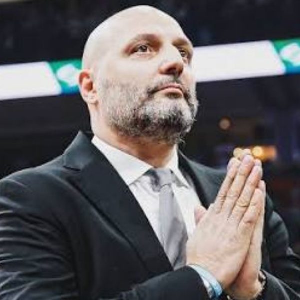SALE ĐORĐEVIĆ POSLAO MOĆNU PORUKU STUDENTIMA: “Dodirnite svetlije nebo. Zaslužili ste više nego svi mi!”