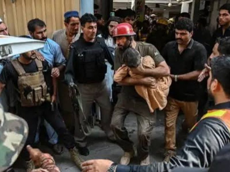 ŠKOLA SE SRUŠILA NA UČENIKE: U Pakistanu poginulo 28 dece i učiteljica, vlasnik škole uhapšen zbog tragedije!