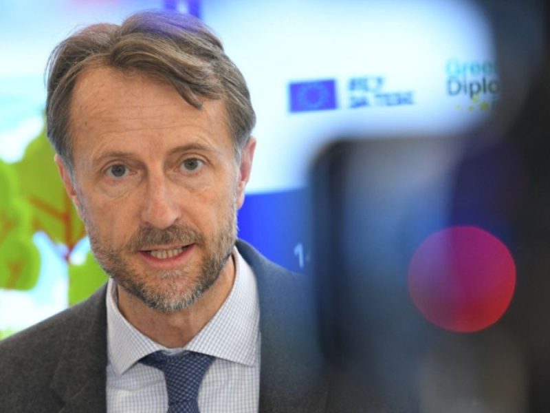 ŠEF DELEGACIJE EU UPOZORAVA: “Javni servis mora da služi građanima u izbornoj kampanji, tome ovde ne svedočimo!”