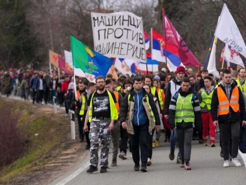 TRI KOLONE, MILIONI KORAKA I JEDAN CILJ: Studenti pešače ka Beogradu uoči velikog skupa 22. oktobra!