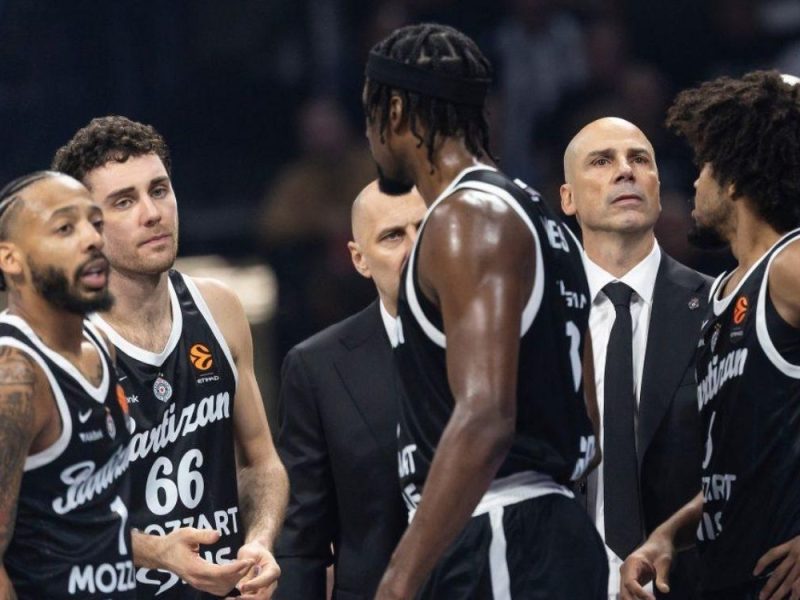 GLAVU GORE, MOMCI: Partizan pretrpeo težak poraz od Panatinaikosa pred domaćom publikom u petom kolu Evrolige!