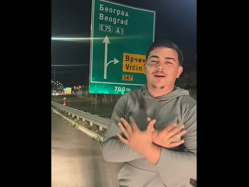 NEVIĐENA PROVOKACIJA: Albanac na uluzu u Beograd pevao pesme zločincima OVK, pa pokazivao dvoglavog orla! (VIDEO)