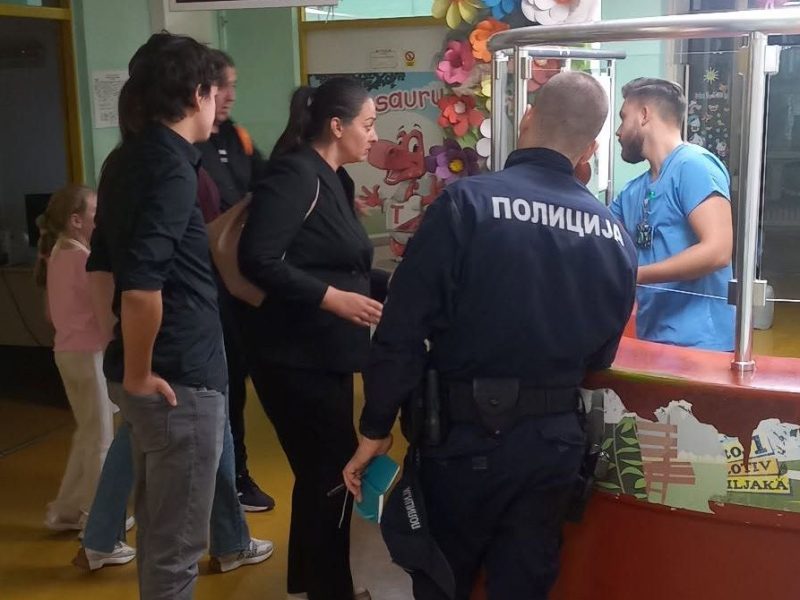 „PRETILI SU MU DA ĆE GA UBITI“: Niški glumac tvrdi da su mu naprednjaci pretukli maloletnog sina! (FOTO, VIDEO)