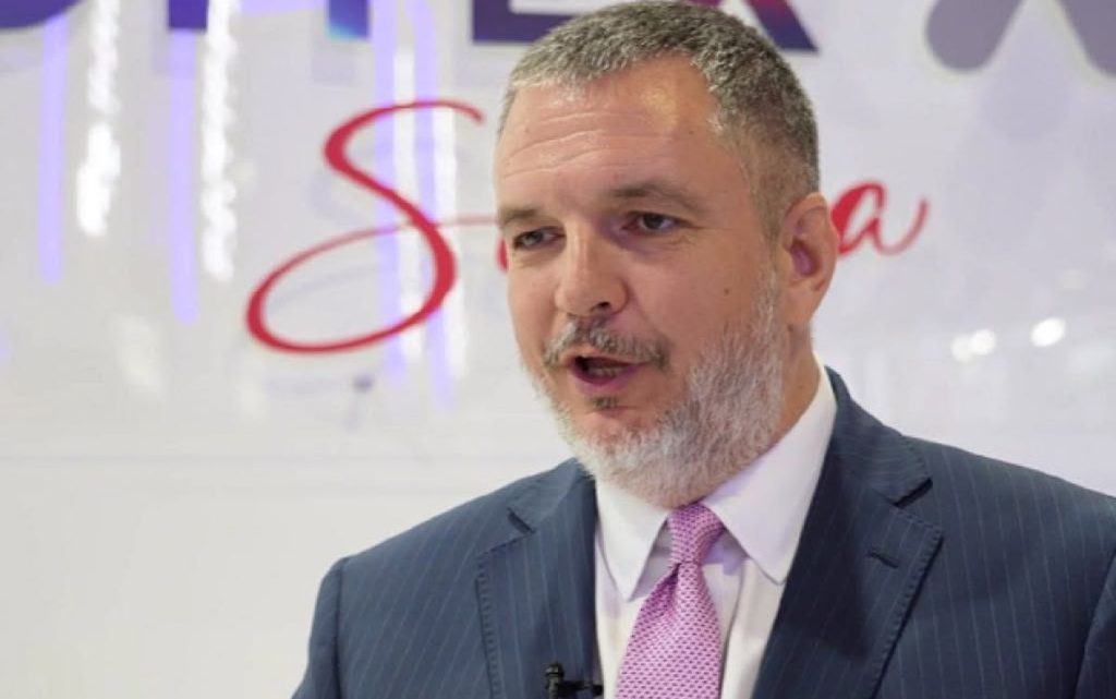 SRBI SA BLISKOG ISTOKA BESNI: “Zašto ste nas pozivali da se prijavimo ako nam ne date da glasamo!”