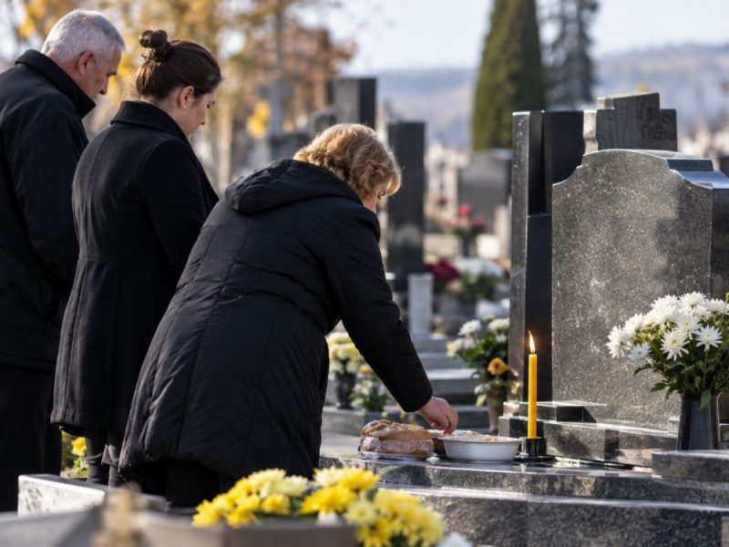DANAS SU MIHOLJSKE ZADUŠNICE: Obilaze se grobovi najmilijih, ove tri stvari se obavezno nose na groblje!
